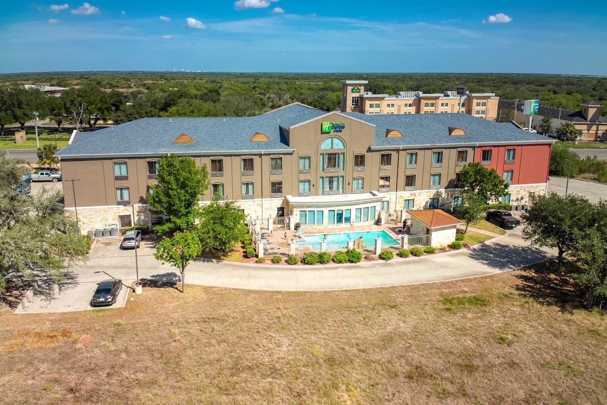 Holiday Inn Express & Suites Beeville by IHG, Hotel in Beeville