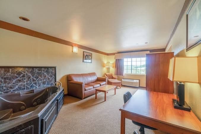 Days Inn & Suites by Wyndham Beeville, Hotel in Beeville