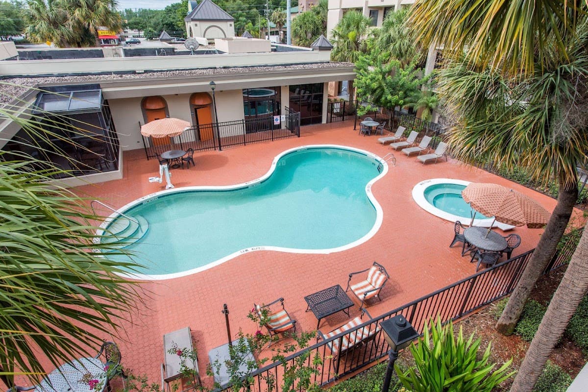 Days Inn & Suites by Wyndham Orlando Airport, Hotel in Belle Isle
