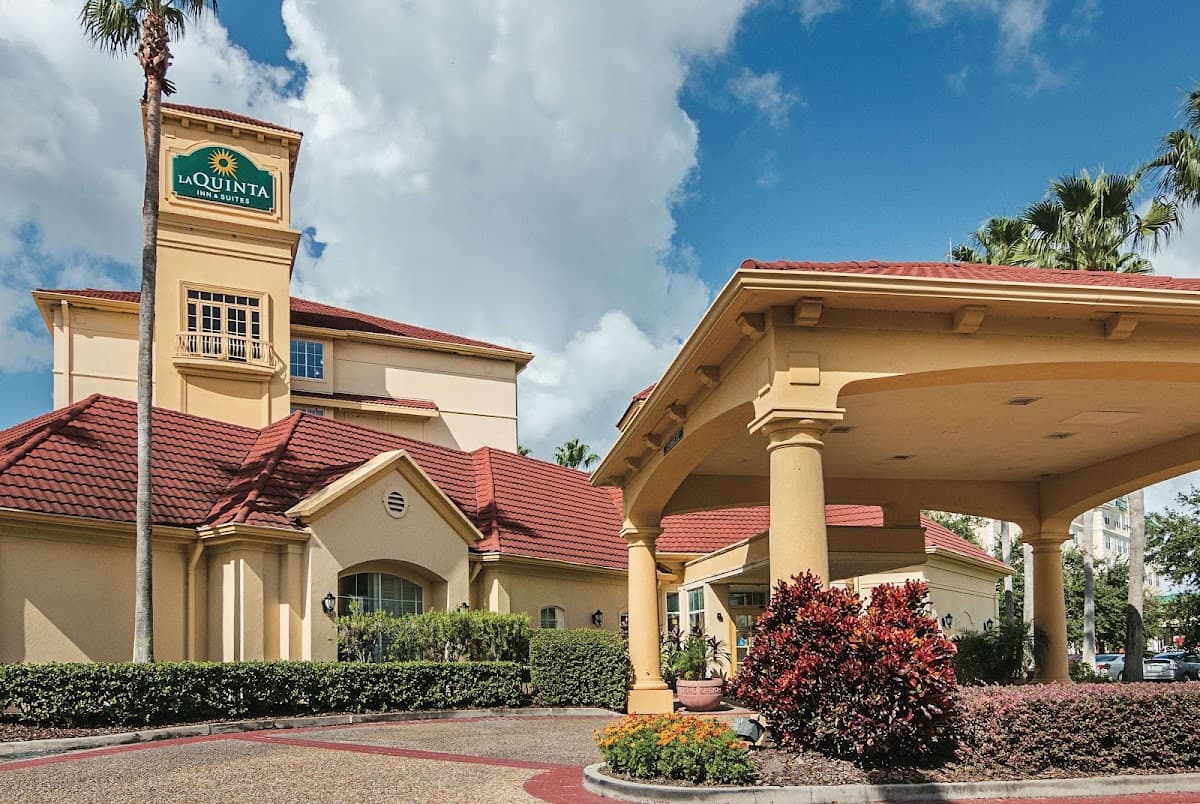 La Quinta Inn & Suites by Wyndham Orlando Airport, Hotel in Belle Isle