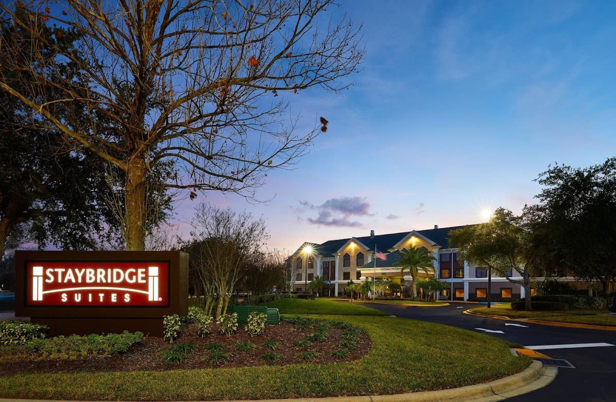 Staybridge Suites Orlando Airport South by IHG, Aparthotel in Belle Isle