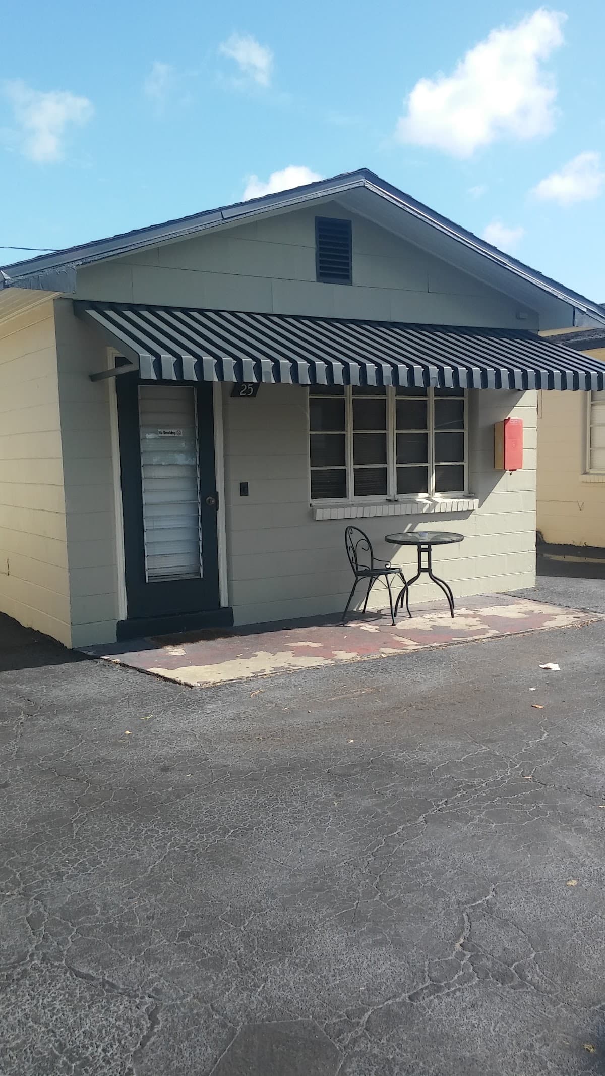 D & F Pathway's Motel, Motel in Largo