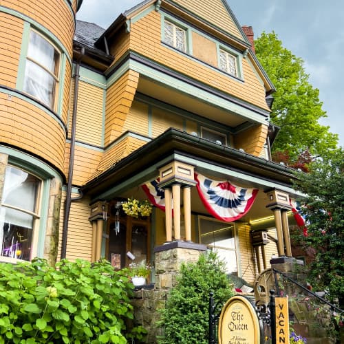 The Queen, A Victorian Bed and Breakfast, Hotel in Bellefonte