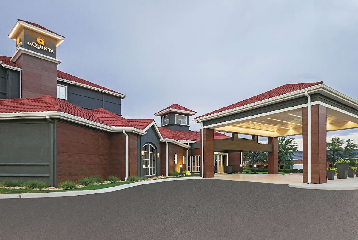 La Quinta Inn & Suites by Wyndham Fort Worth City View, Hotel in Benbrook