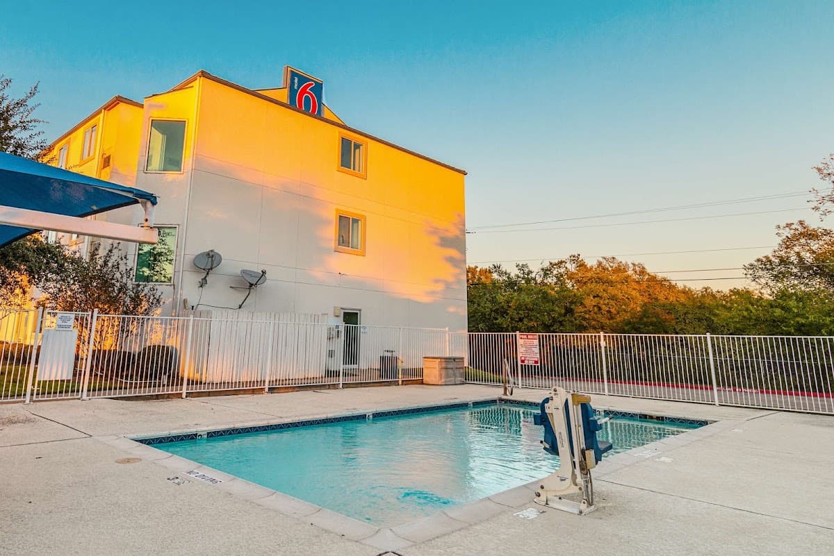 Motel 6 Benbrook, TX - Fort Worth, Hotel in Benbrook