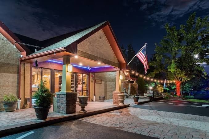 Inn of the Dove at Bensalem-Jacuzzi & Fireplace Suites, Hotel in Trevose