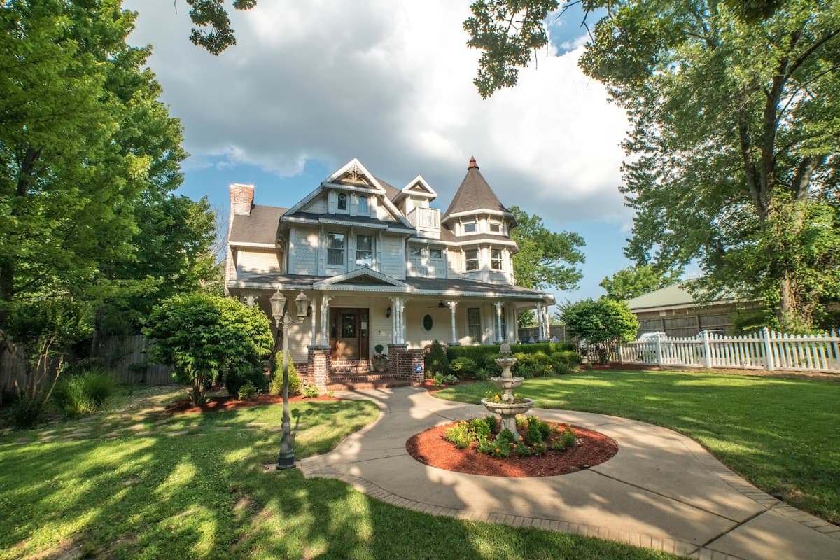 The Victoria Bed & Breakfast, Hotel in Bentonville