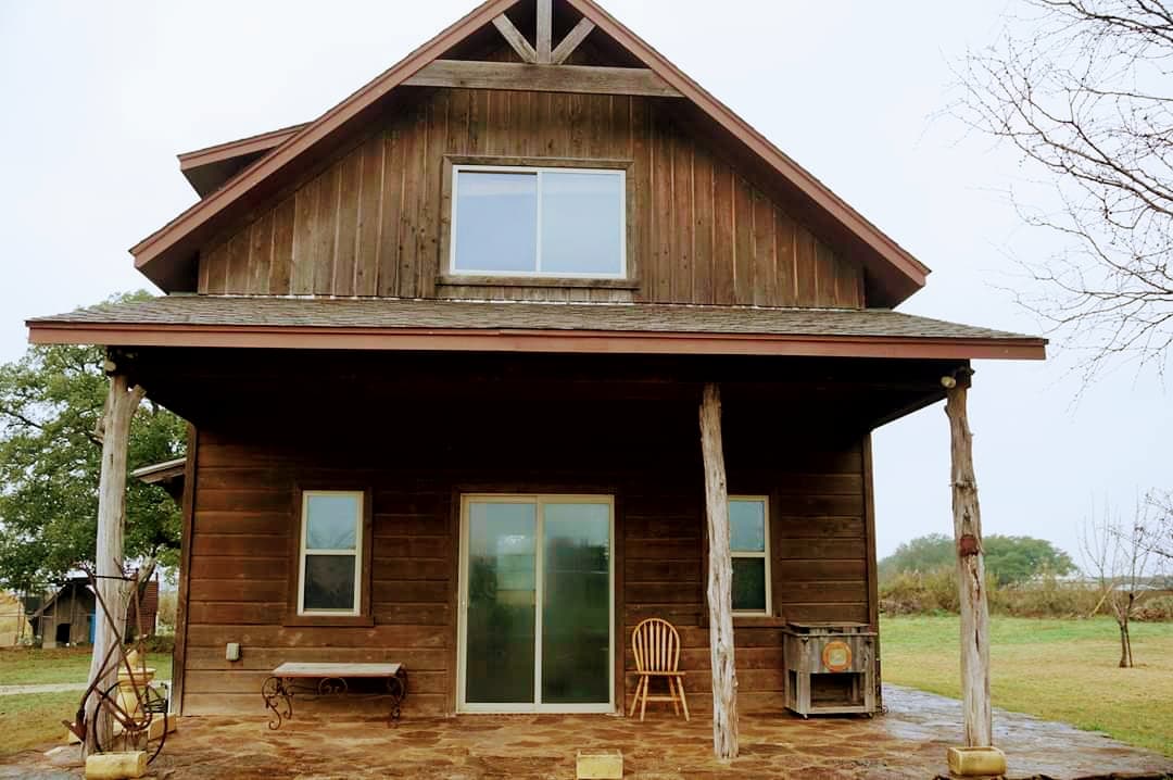 The Junction Cabin House, Hotel in Bertram