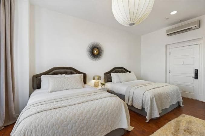 Brexton Hotel - Double Queen, Hotel in Mid-Town Belvedere