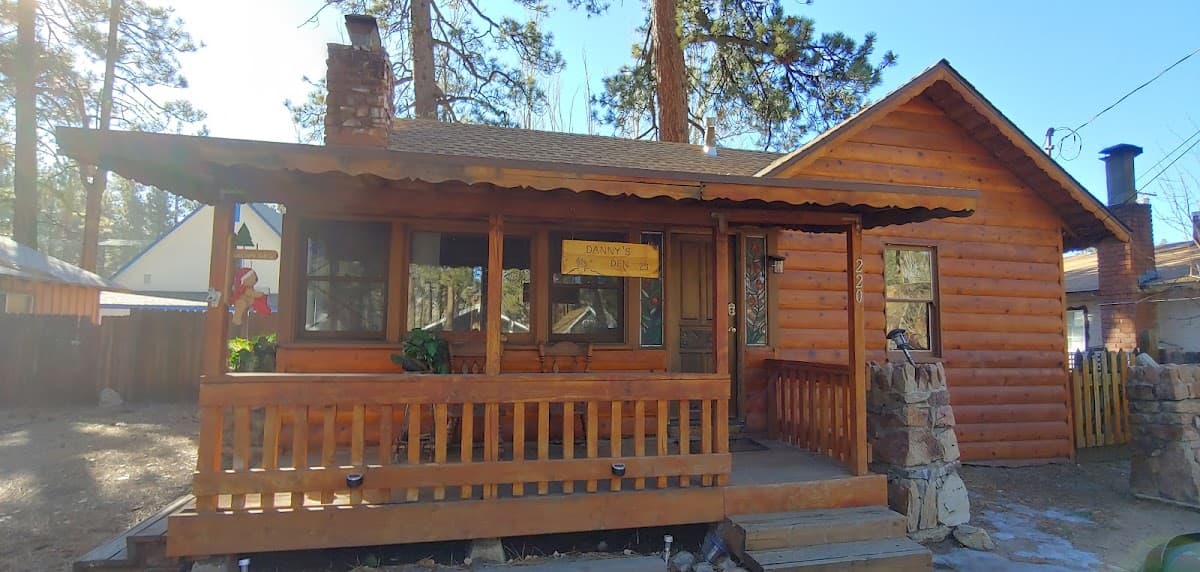 Danny's Den, Hotel in Big Bear City