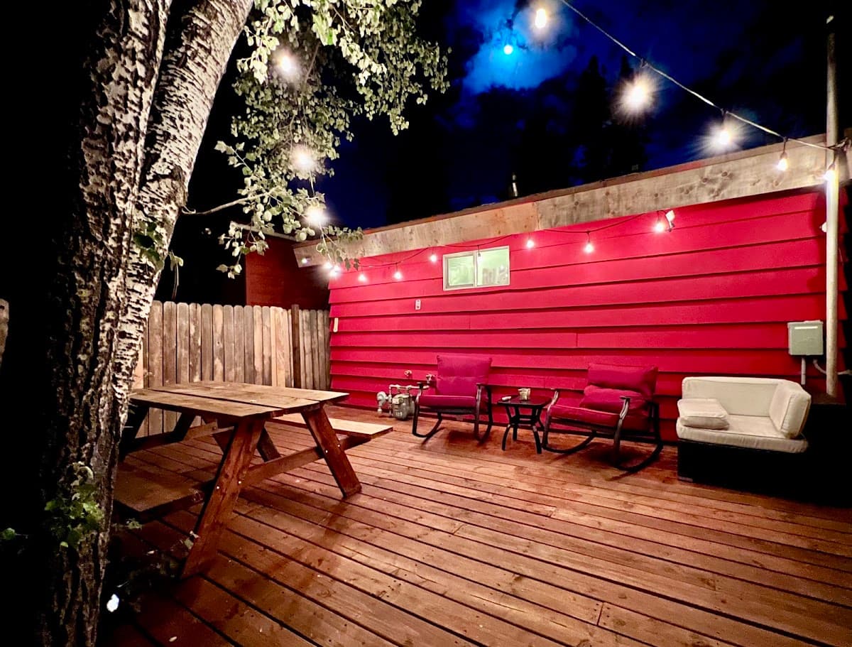 The Little Red Box, Hotel in Big Bear City