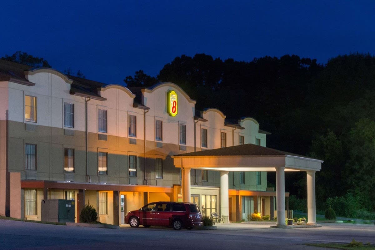 Super 8 by Wyndham Beaver Falls, Hotel in Big Beaver
