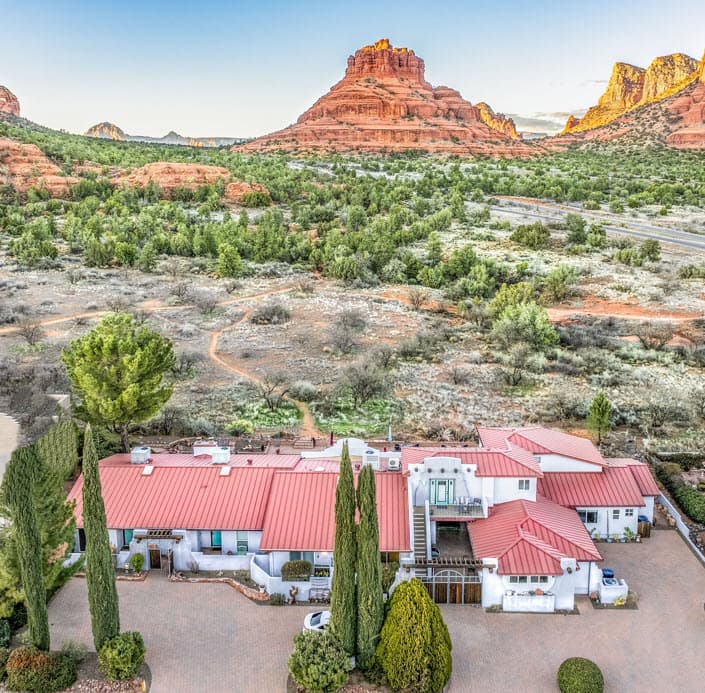 Cozy Cactus Inn and Event Venue, Resort in Village of Oak Creek (Big Park)