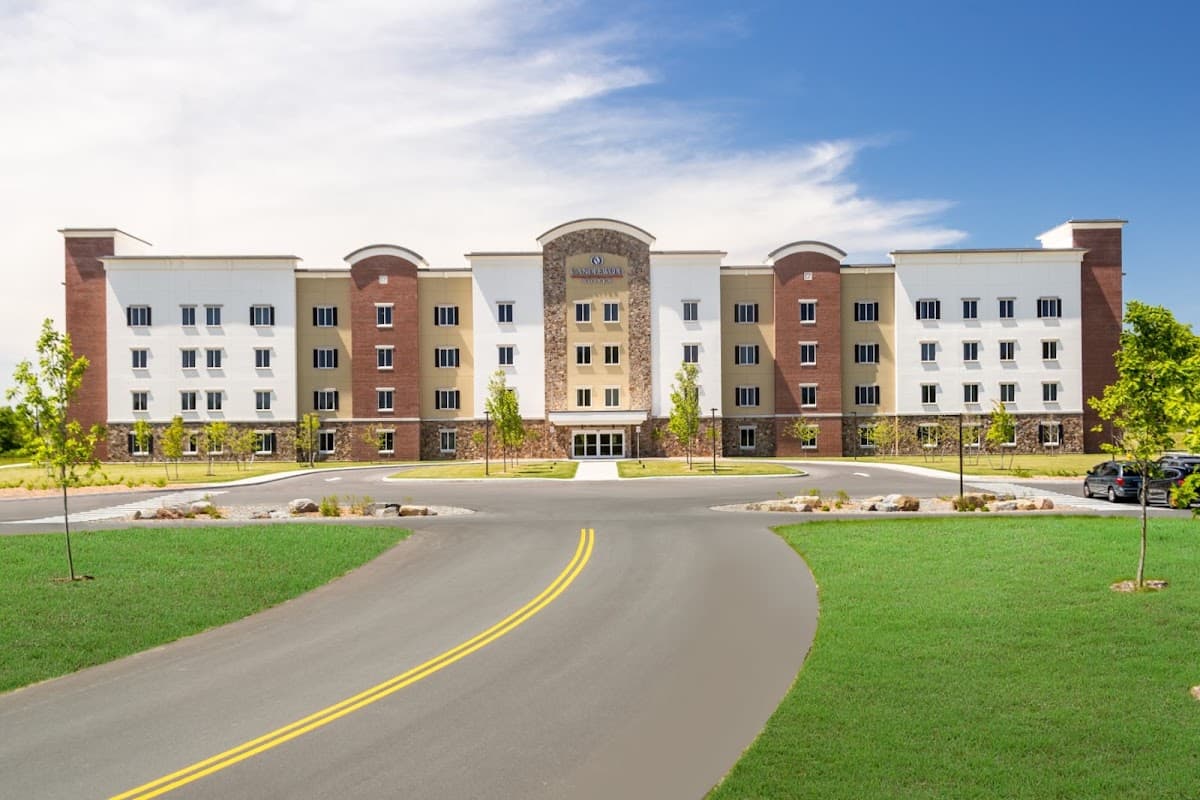 Candlewood Suites Building 9090, Aparthotel in Black River