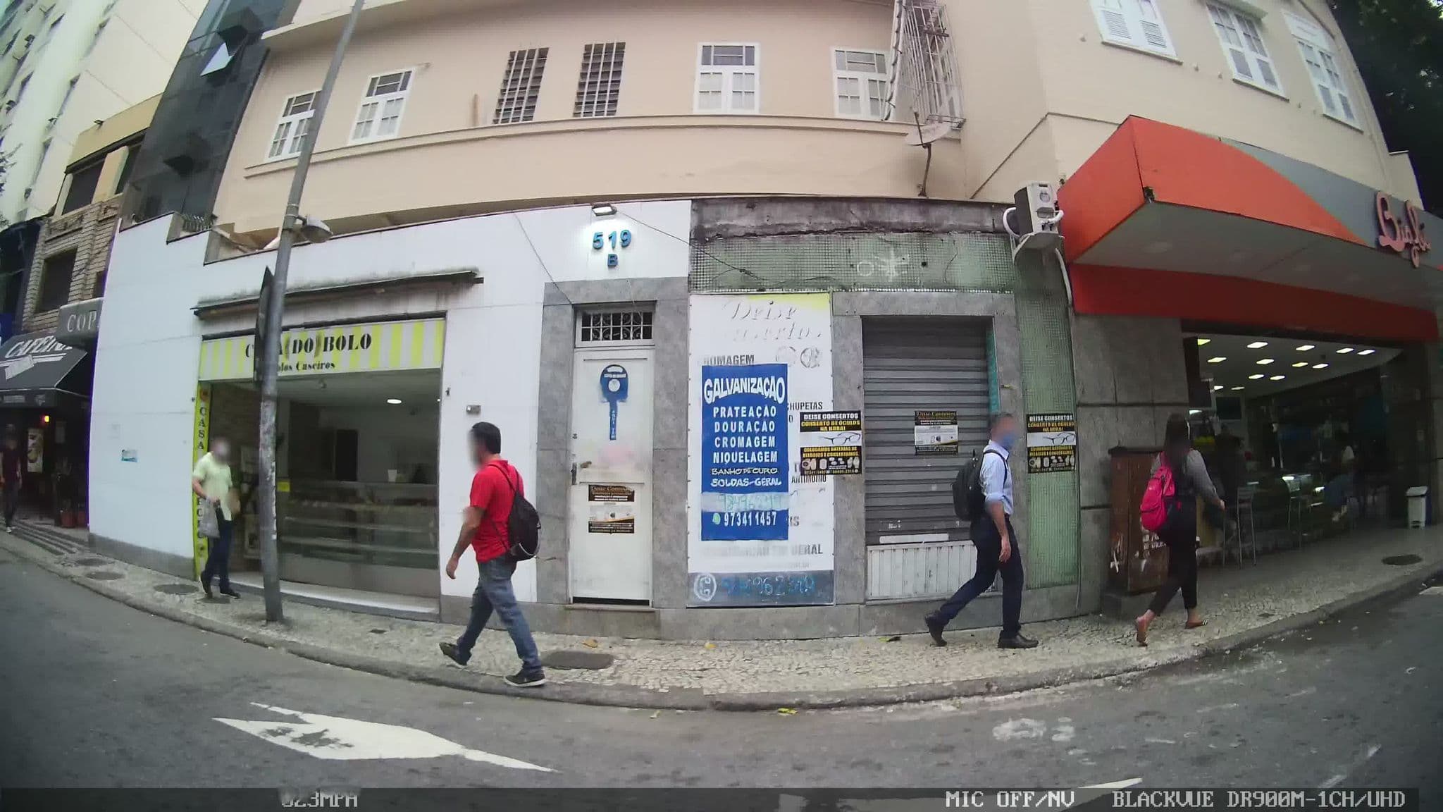 Street view near Cocos Hostel, Copacabana — © kaart_1 (CC BY-SA · Mapillary)