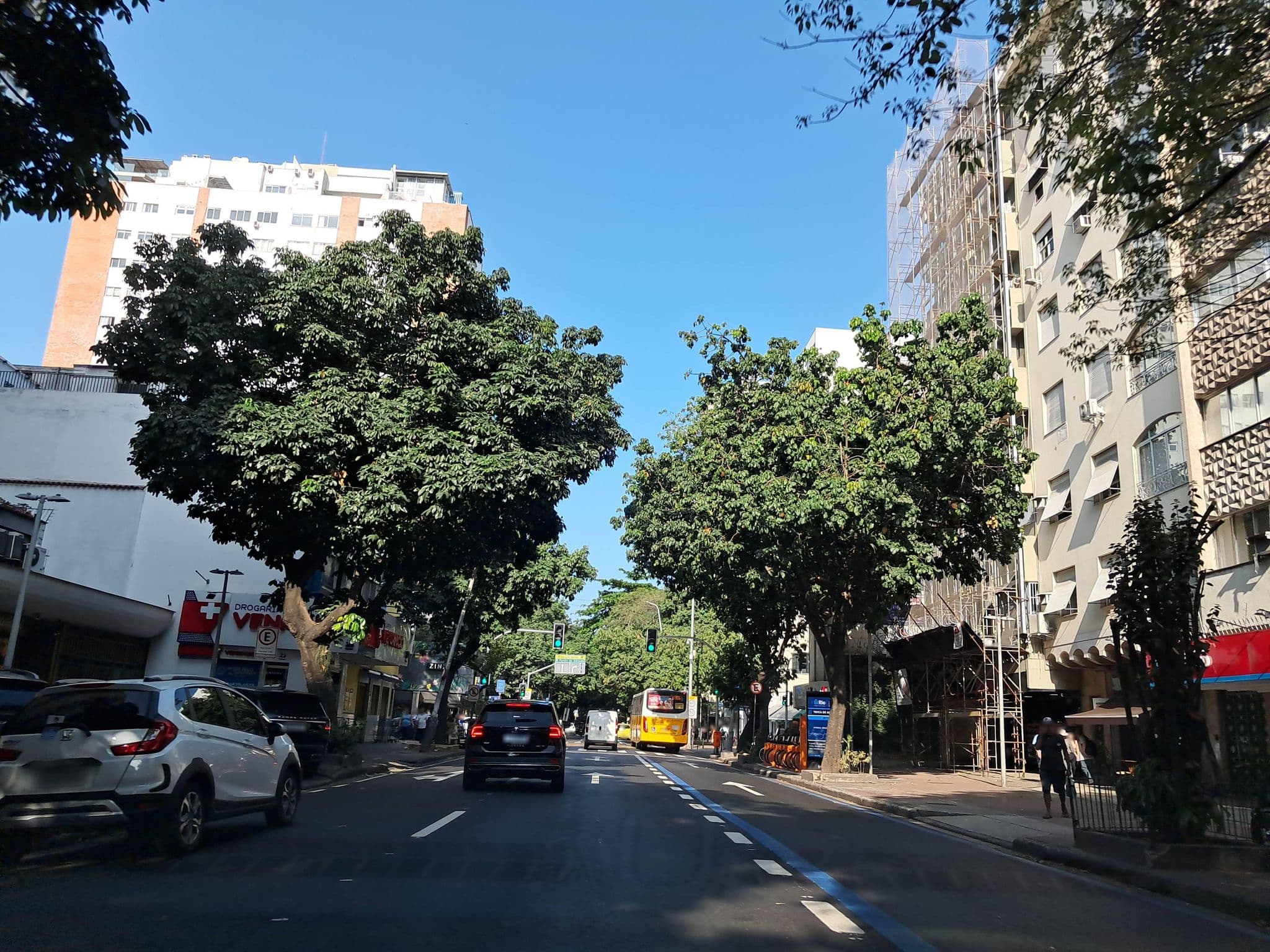 Street view near Hostelling 284, Ipanema — © enzostana (CC BY-SA · Mapillary)