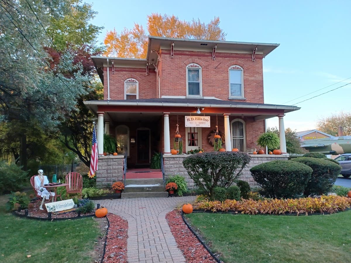 H. D. Ellis Inn, Bed & Breakfast in Blissfield