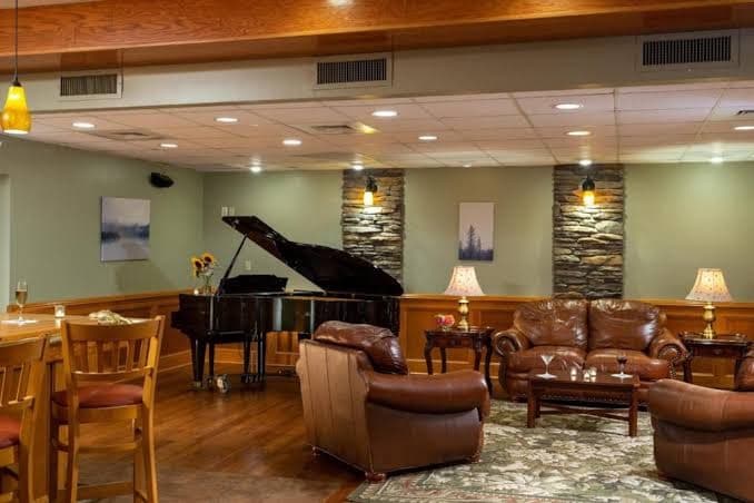 Meadowbrook Inn - Suite, 2 Bedrooms, Annex Building, Hotel in Blowing Rock