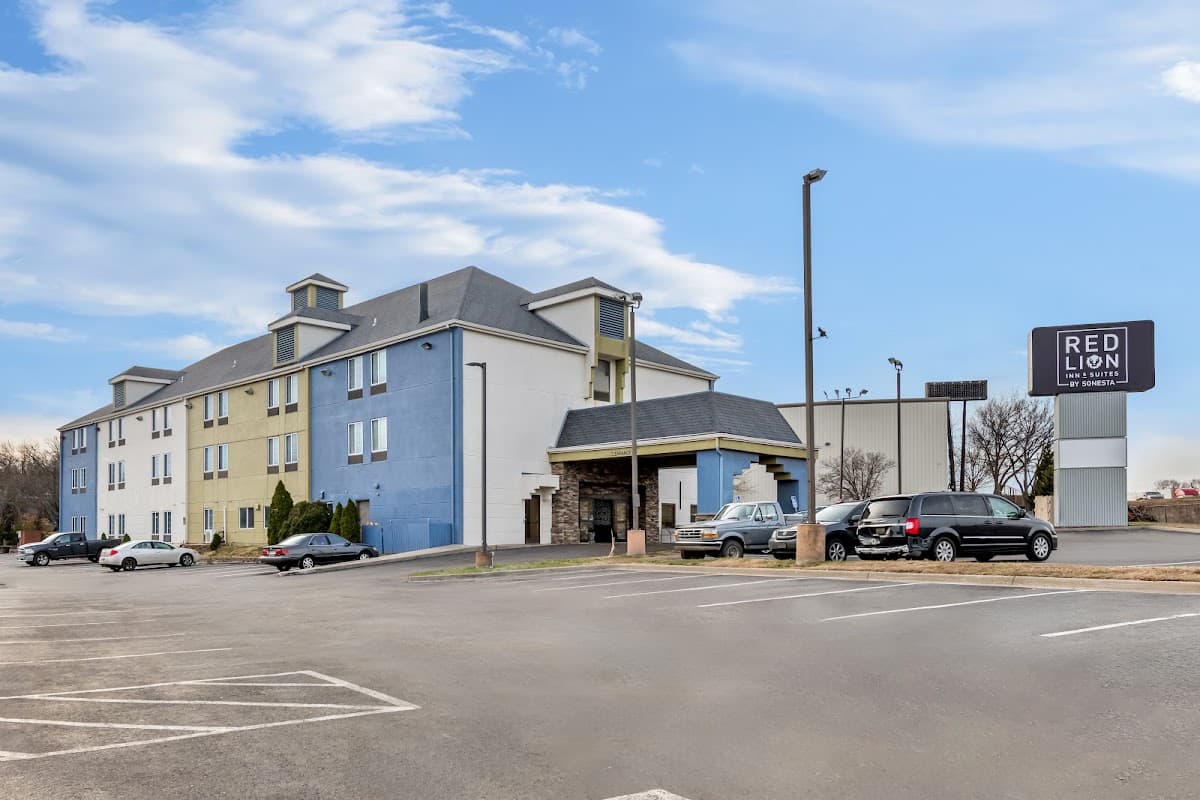 Red Lion Inn & Suites Blue Springs, Hotel in Blue Springs
