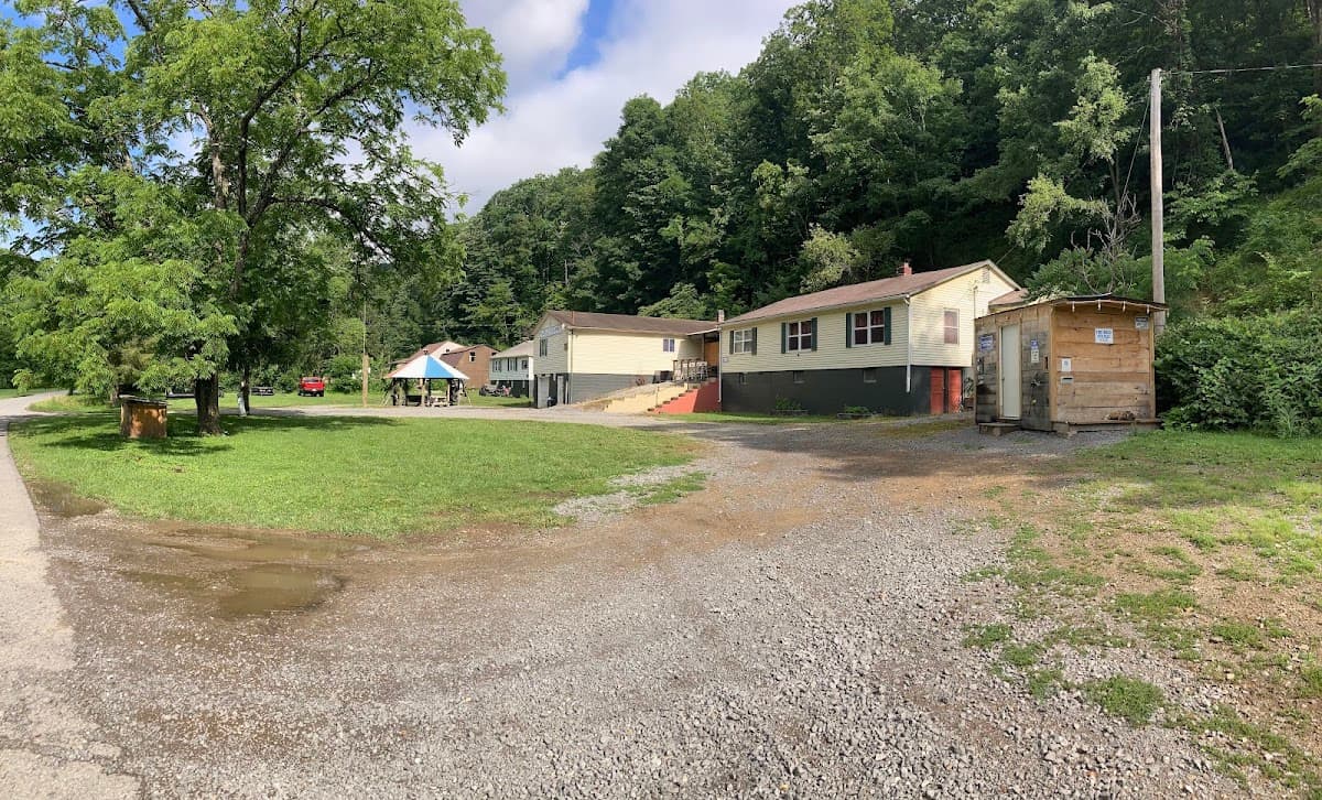 Hillbilly Hideaway ATV Resort, Resort in Bluewell