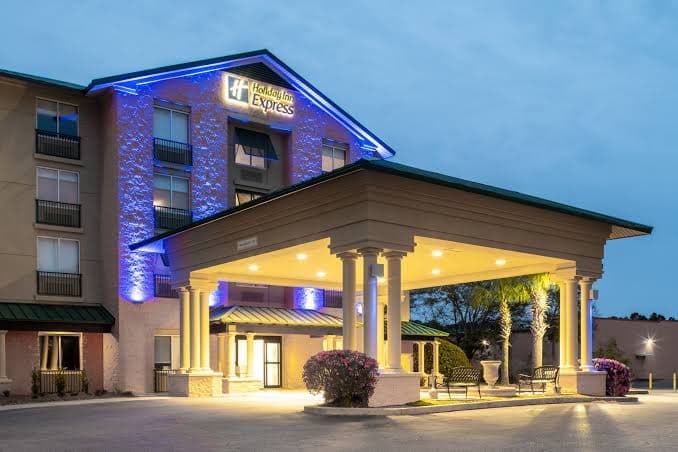 Holiday Inn Express & Suites, Hotel in Bluffton
