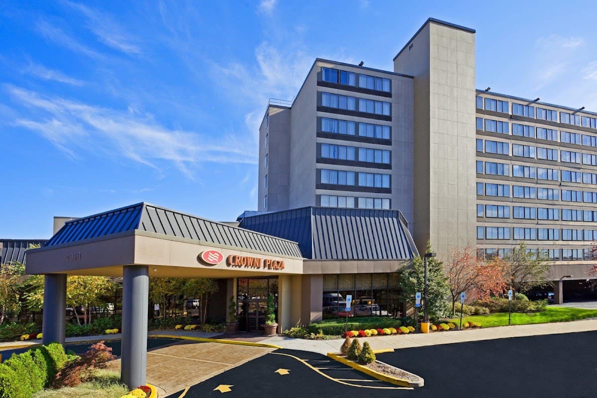 Crowne Plaza Englewood by IHG, Hotel in Leonia