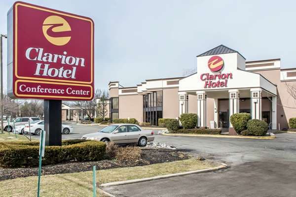 Clarion Hotel & Conference Center Ronkonkoma MacArthur Airport, Hotel in Bohemia