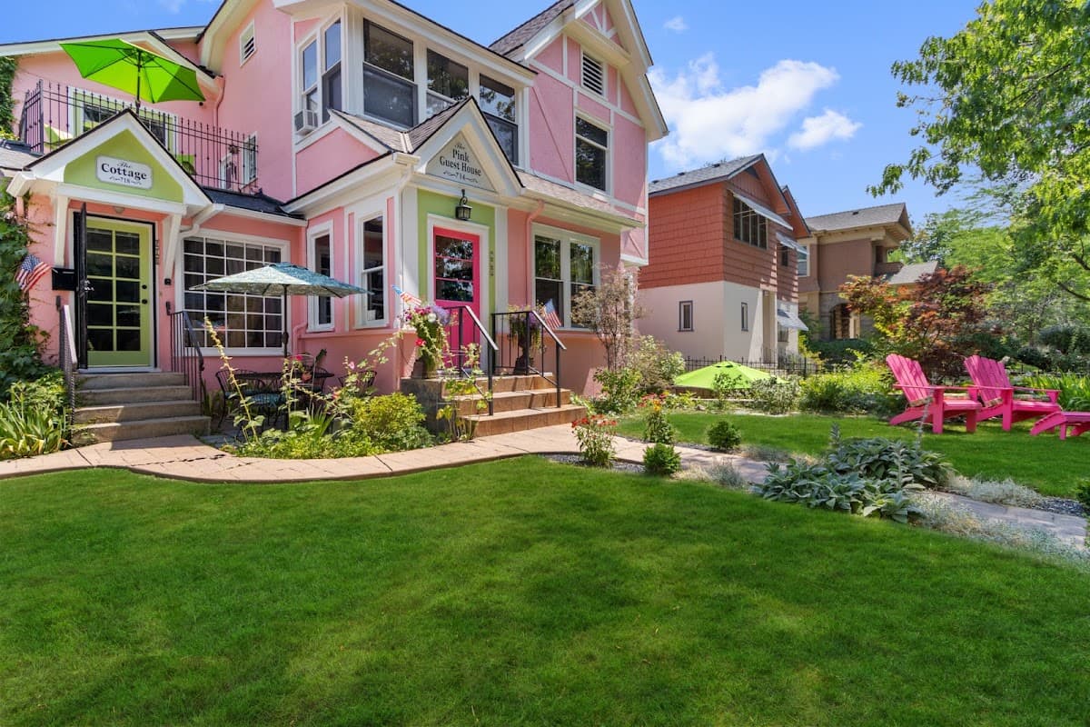 The Pink Guest House, Bed & Breakfast in Boise