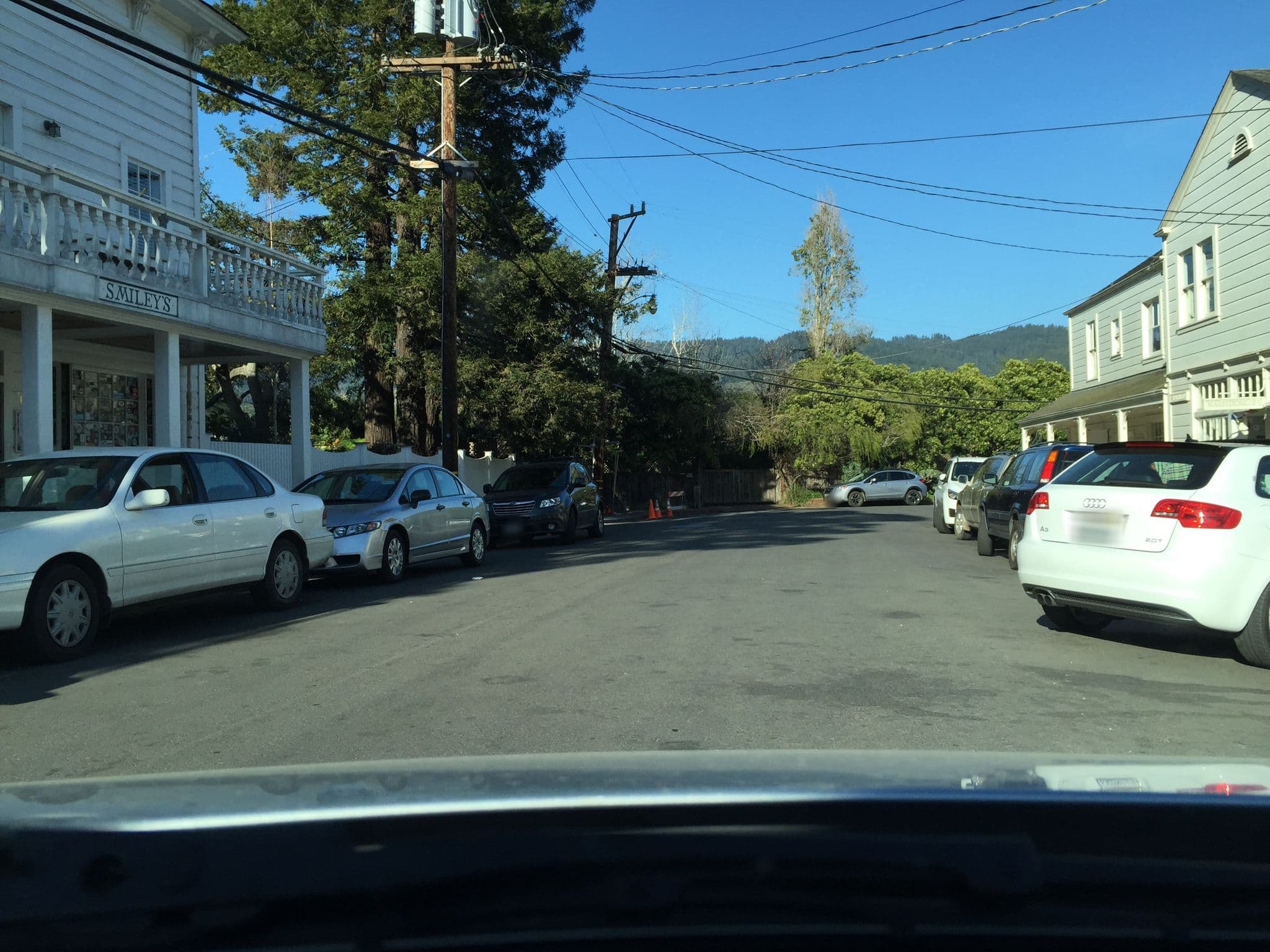 Street view near Smiley's Saloon Hotel - Apartment with Balcony, Bolinas — © ericg (CC BY-SA · Mapillary)