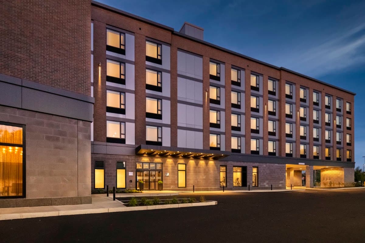Staybridge Suites Boston Logan Airport - Revere by IHG, Aparthotel in Suffolk Downs Station