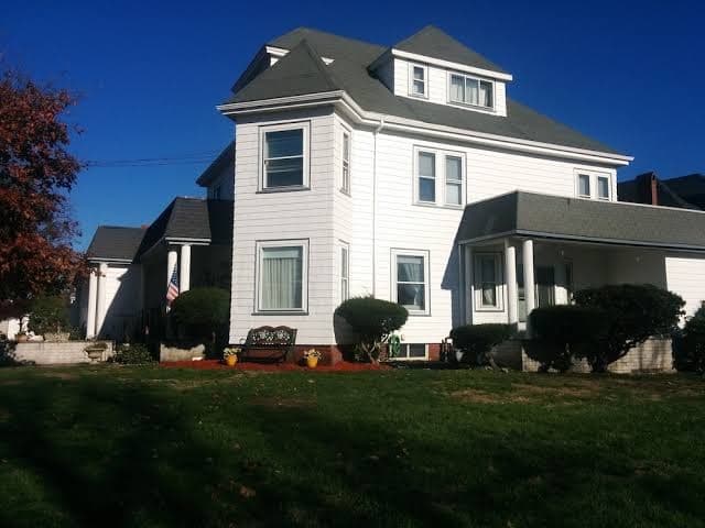 Castle by the Sea, Bed & Breakfast in Winthrop