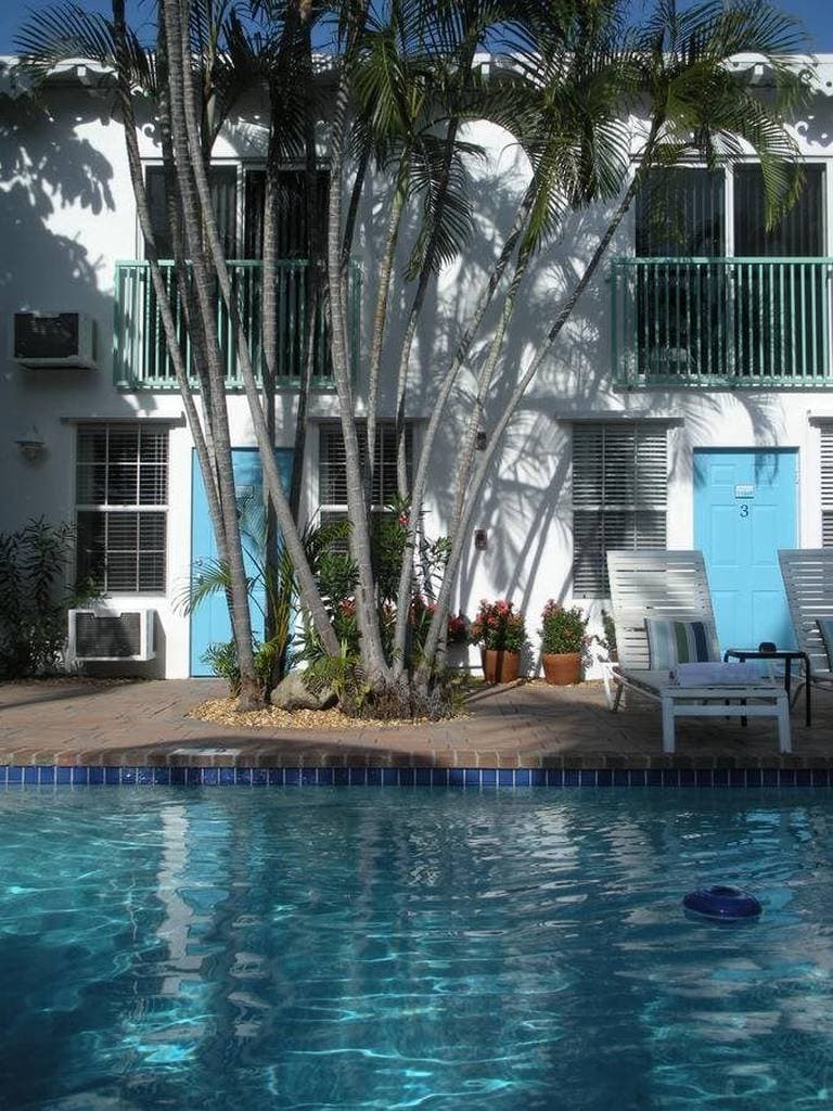 Las Olas Guesthouse @ 15th Avenue, Hotel in Sunrise