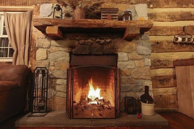 1800's Restored Log Cabin in Woods - 15 Min. Off Pa Turnpike, Hotel in Bowmansville