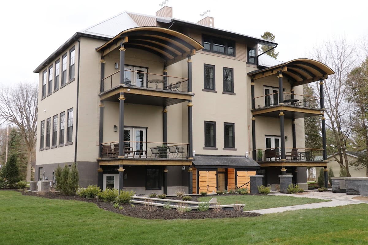 Boyne Schoolhouse Lofts, Hotel in Boyne City