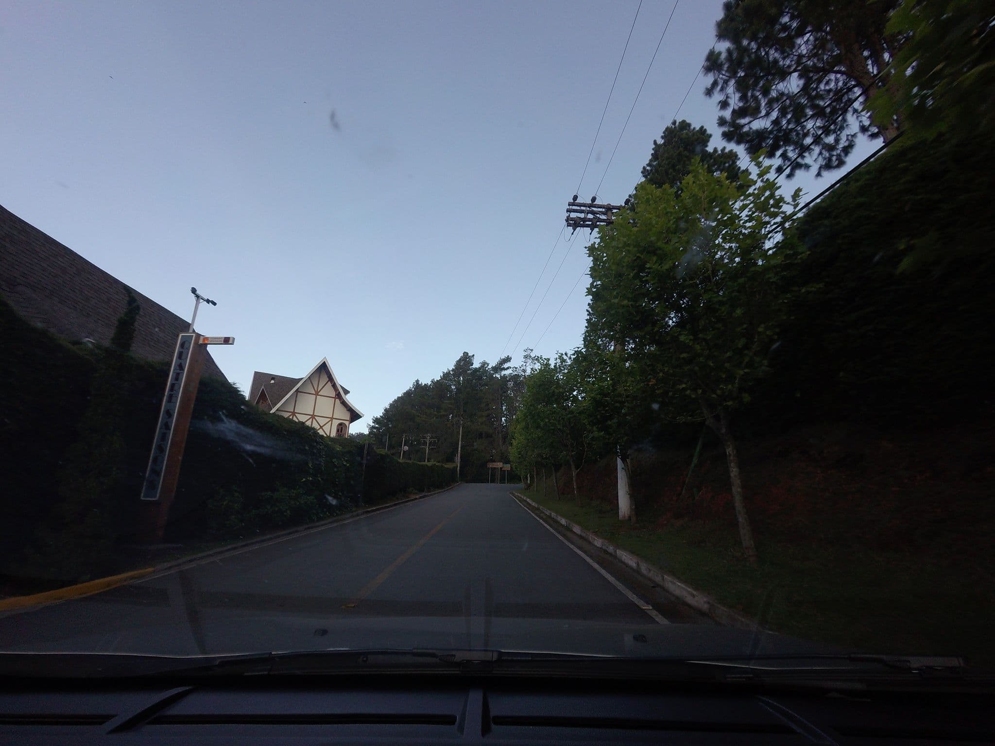 Street view near Quatre Saisons Residence, Campos do Jordão — © andersoal (CC BY-SA · Mapillary)
