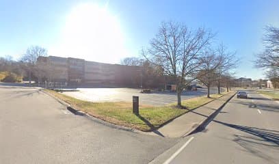 9000 Overlook Boulevard Parking, Hotel in Brentwood Estates