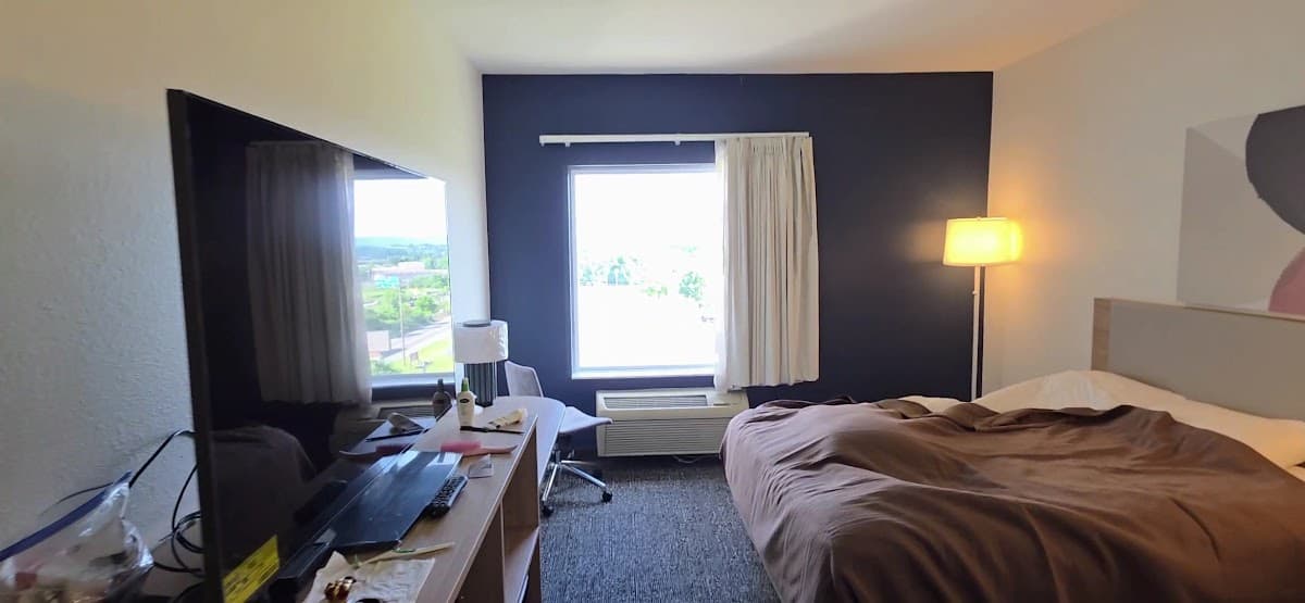 Express Inn & Suites, Hotel in Lawnton