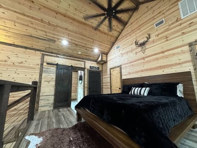 The Beautiful Moonlight Dream Cabin in Broken Bow is STUNNING!, Hotel in Broken Bow