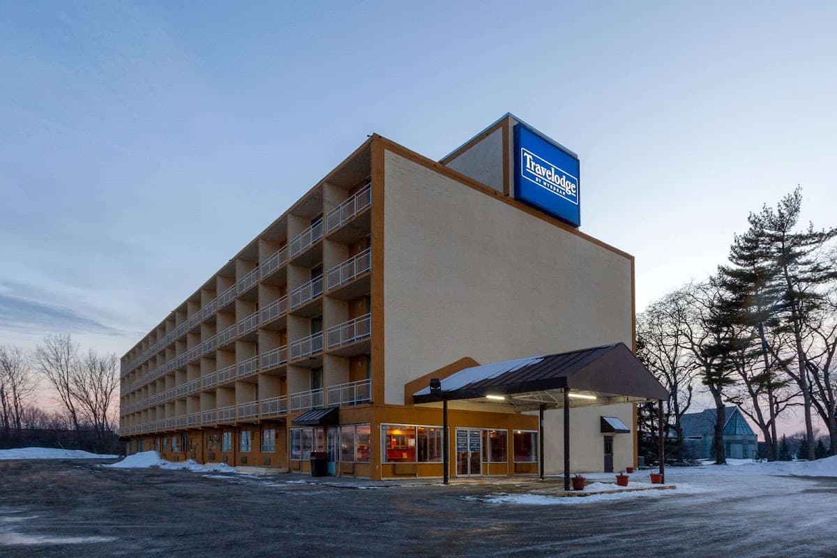 Travelodge by Wyndham Cleveland Airport, Hotel in Brook Park