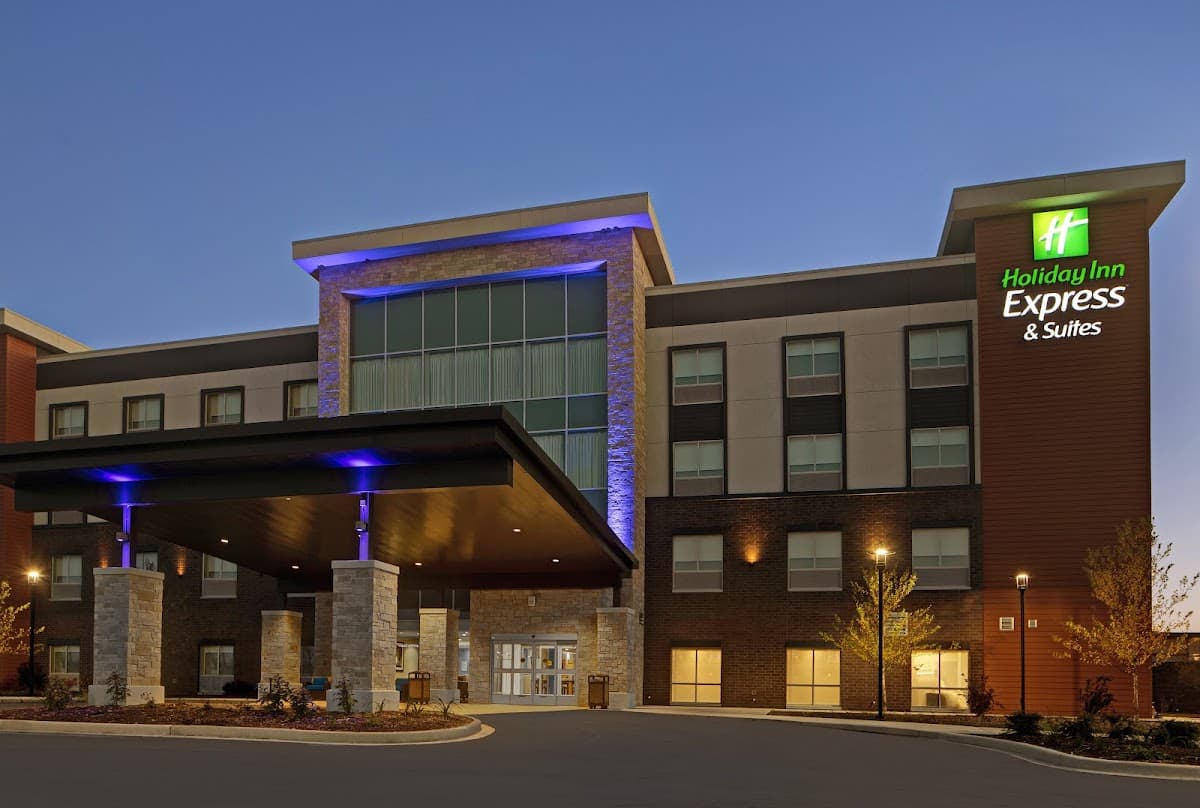 Holiday Inn Express & Suites Milwaukee - Brookfield by IHG, Hotel in Brookfield