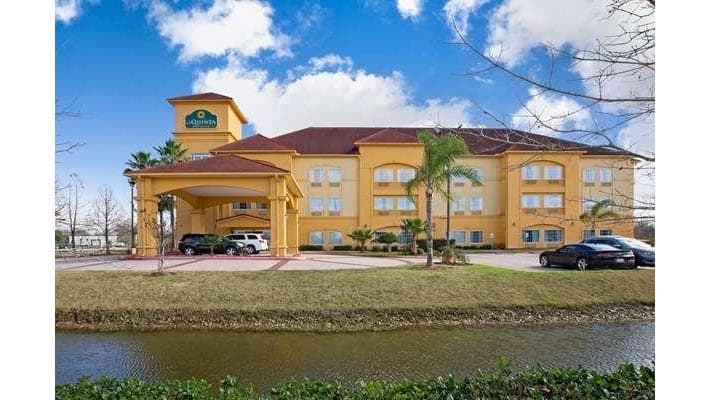 La Quinta Inn & Suites by Wyndham Pearland - Houston South, Hotel in Brookside Village