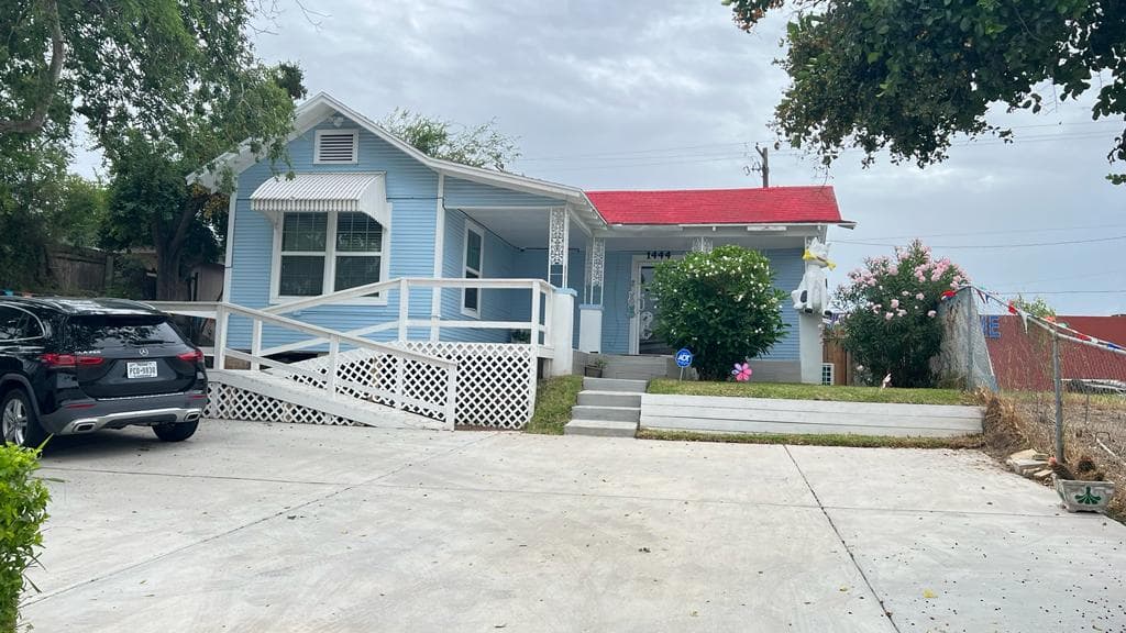 FOUR PAWS PET HOTEL BOUTIQUE & SPA, Hotel in Brownsville