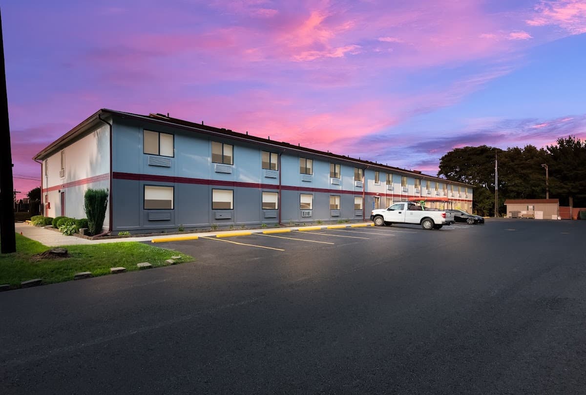 Red Roof Inn & Suites Vineland - Buena, Hotel in Buena