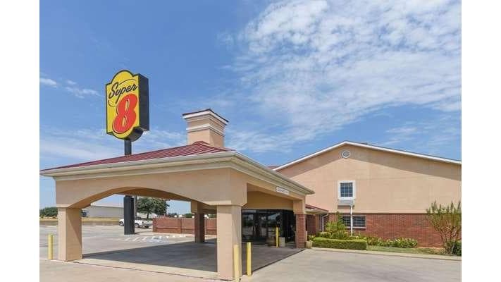 Super 8 by Wyndham Burleson Fort Worth Area, Hotel in Burleson