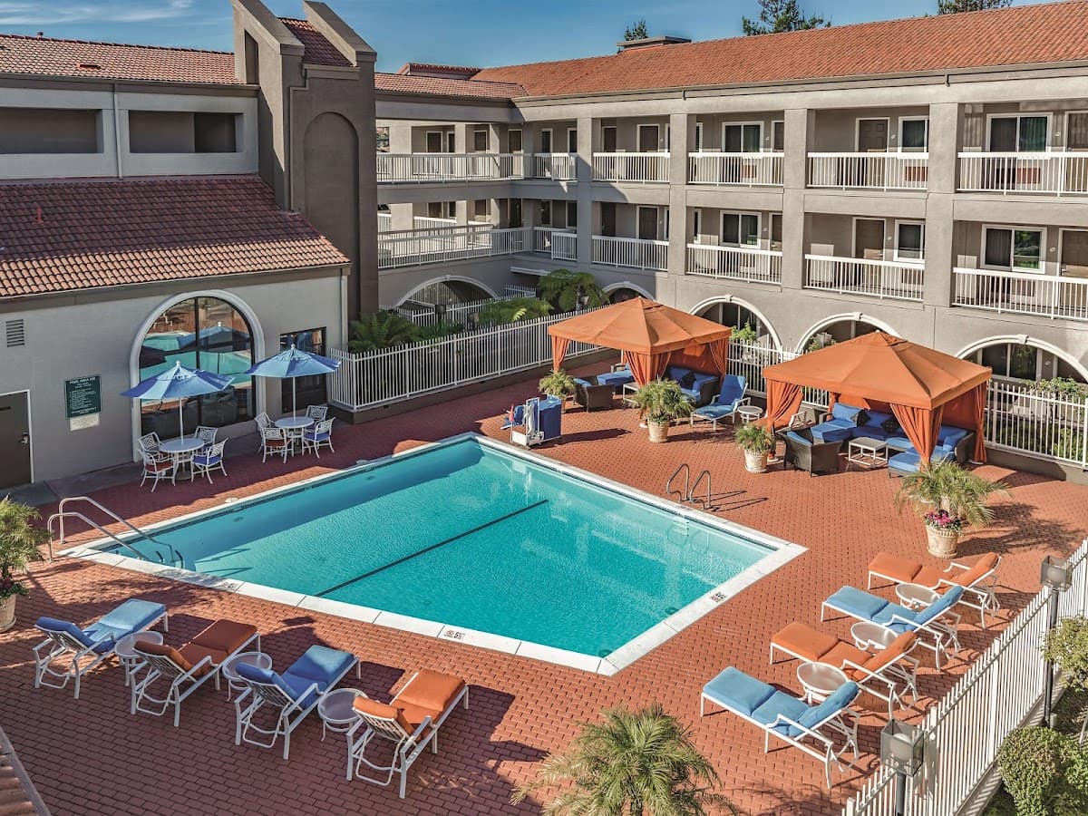 La Quinta Inn & Suites by Wyndham San Francisco Airport West, Hotel in Millbrae