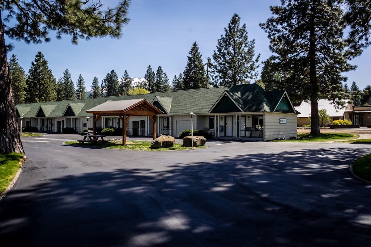 Burney Falls Lodging, Hotel in Burney