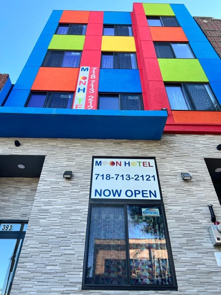 Moon Hotel Brooklyn, Hotel in Cypress Hills