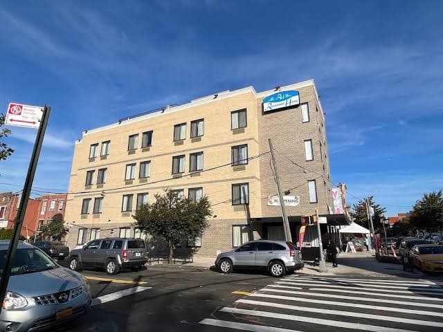 Rockaway Hotel, Hotel in Cypress Hills