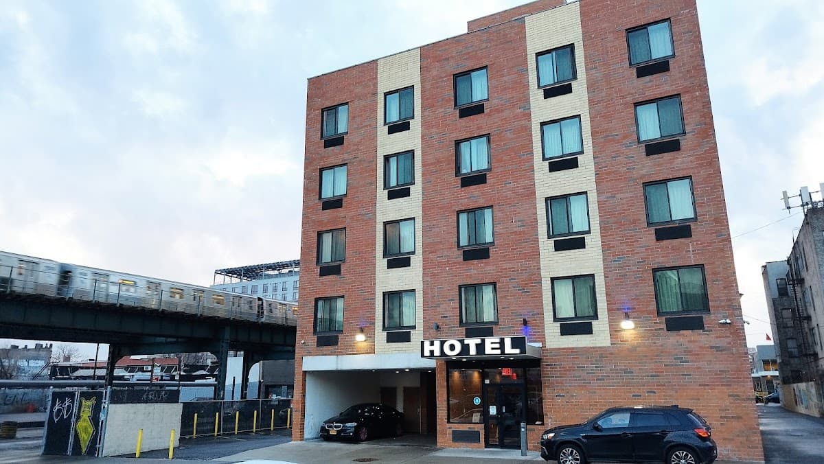 HOTEL SUNBORN, Hotel in Cypress Hills