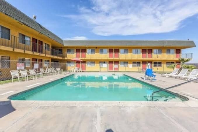 Economy Inn Buttonwillow Bakersfield I-5, Guesthouse in Buttonwillow